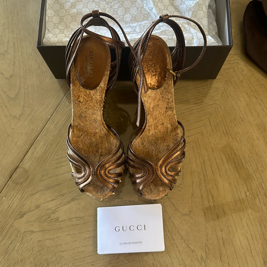 Preloved Vintage Gucci Wedges.